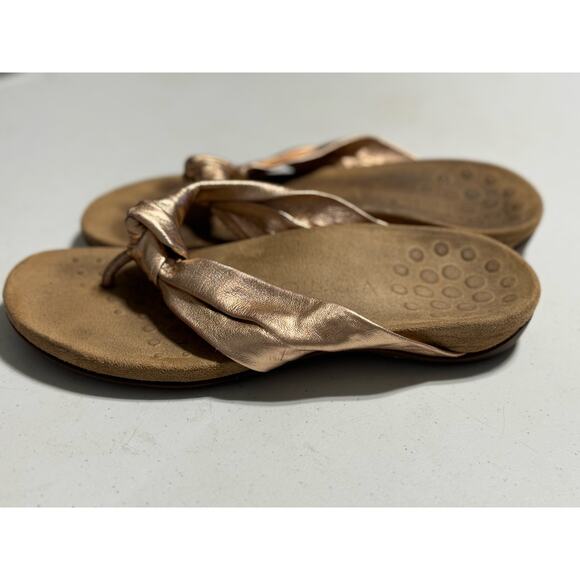 Vionic Pippa Gold Leather Thong Flip Flops Sz 7.5 - Picture 2 of 4